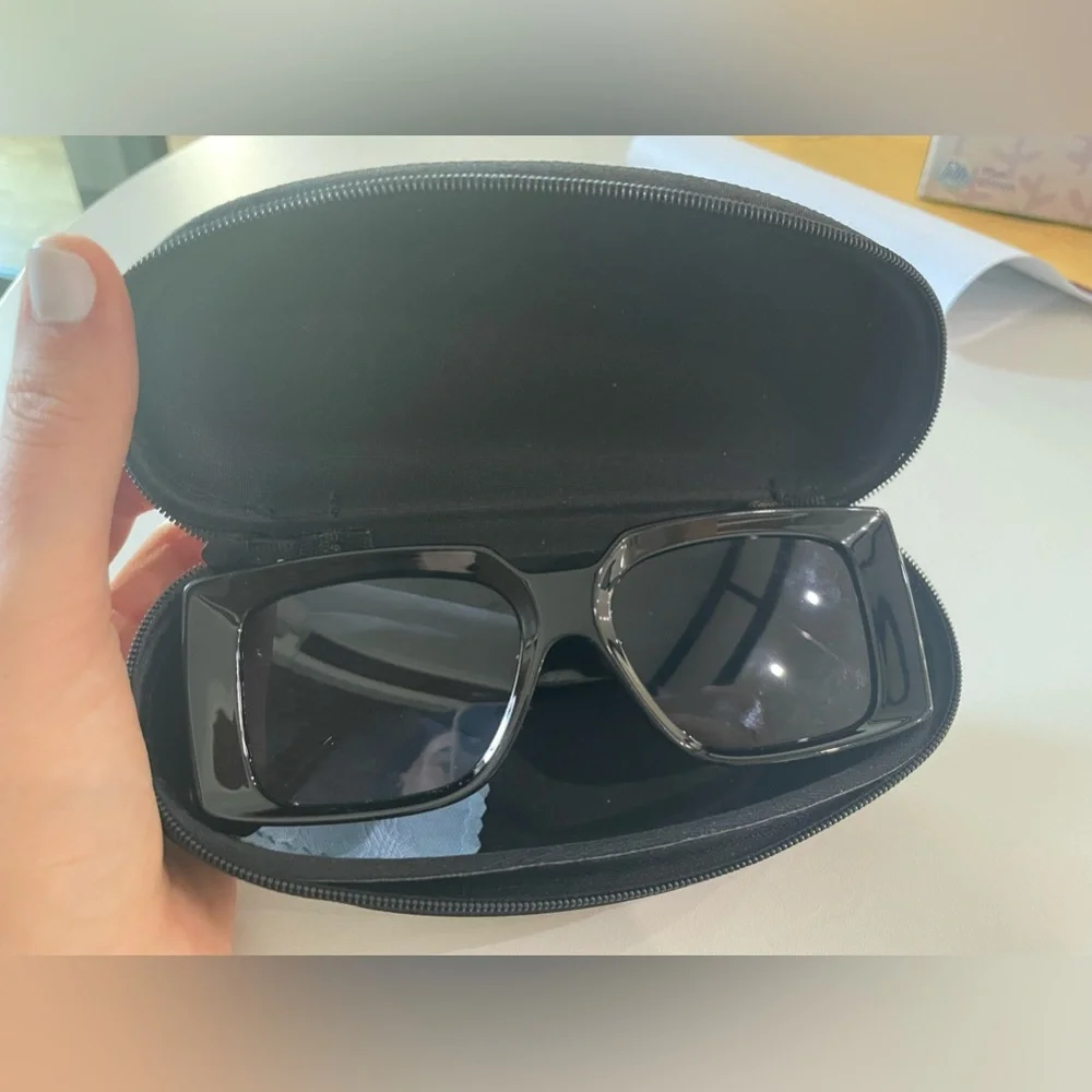 Rectangle shape sunglasses - Picture 4 of 4